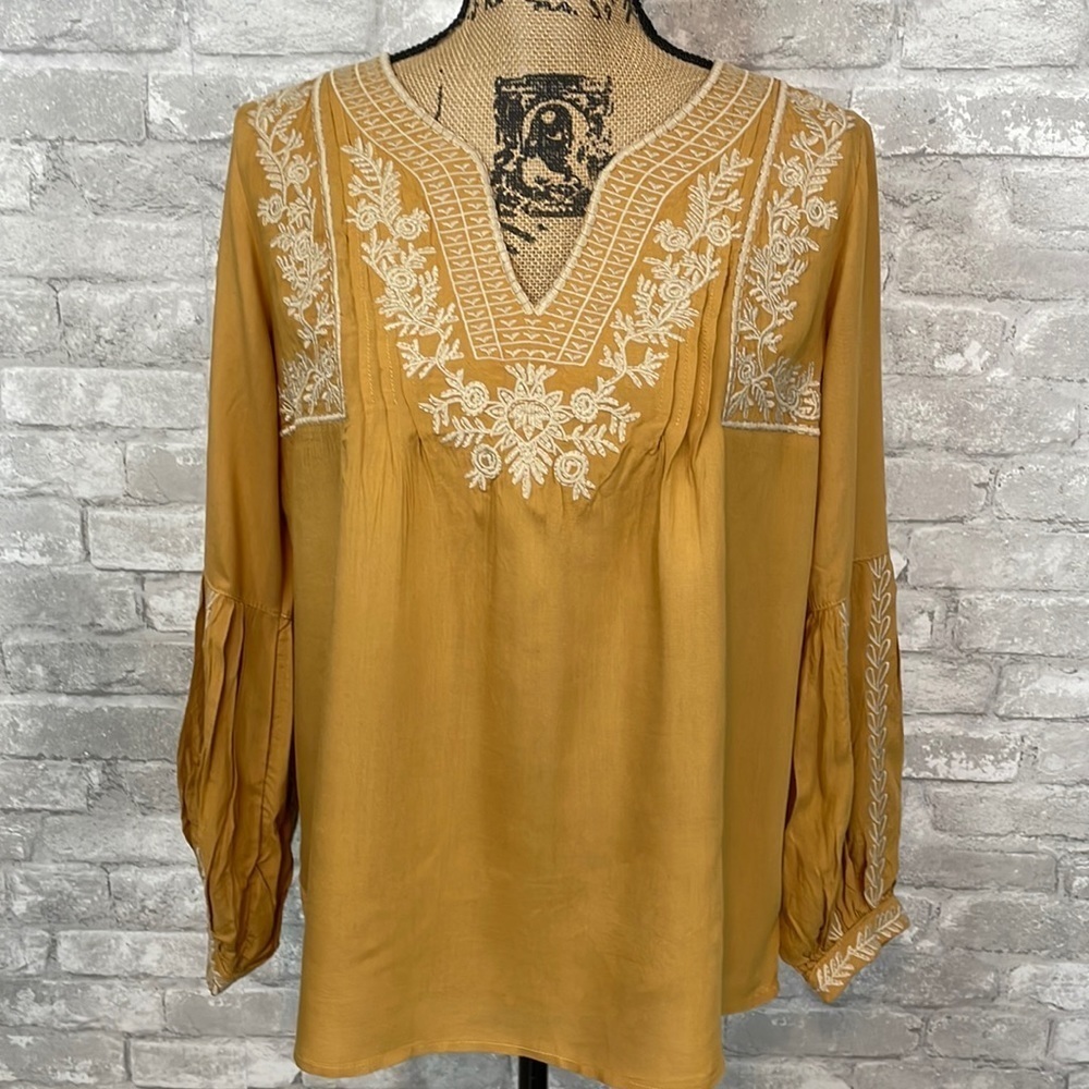 Solitaire Boho Peasant Embroidered Top - image 1